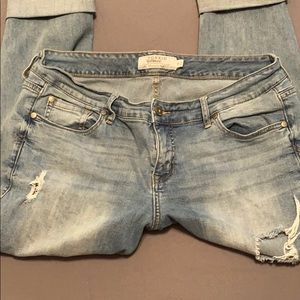 Torrid cropped jean super stretchy and distressed